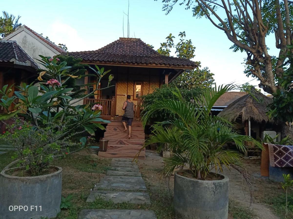 Tri Putri Homestay Kuta  Buitenkant foto